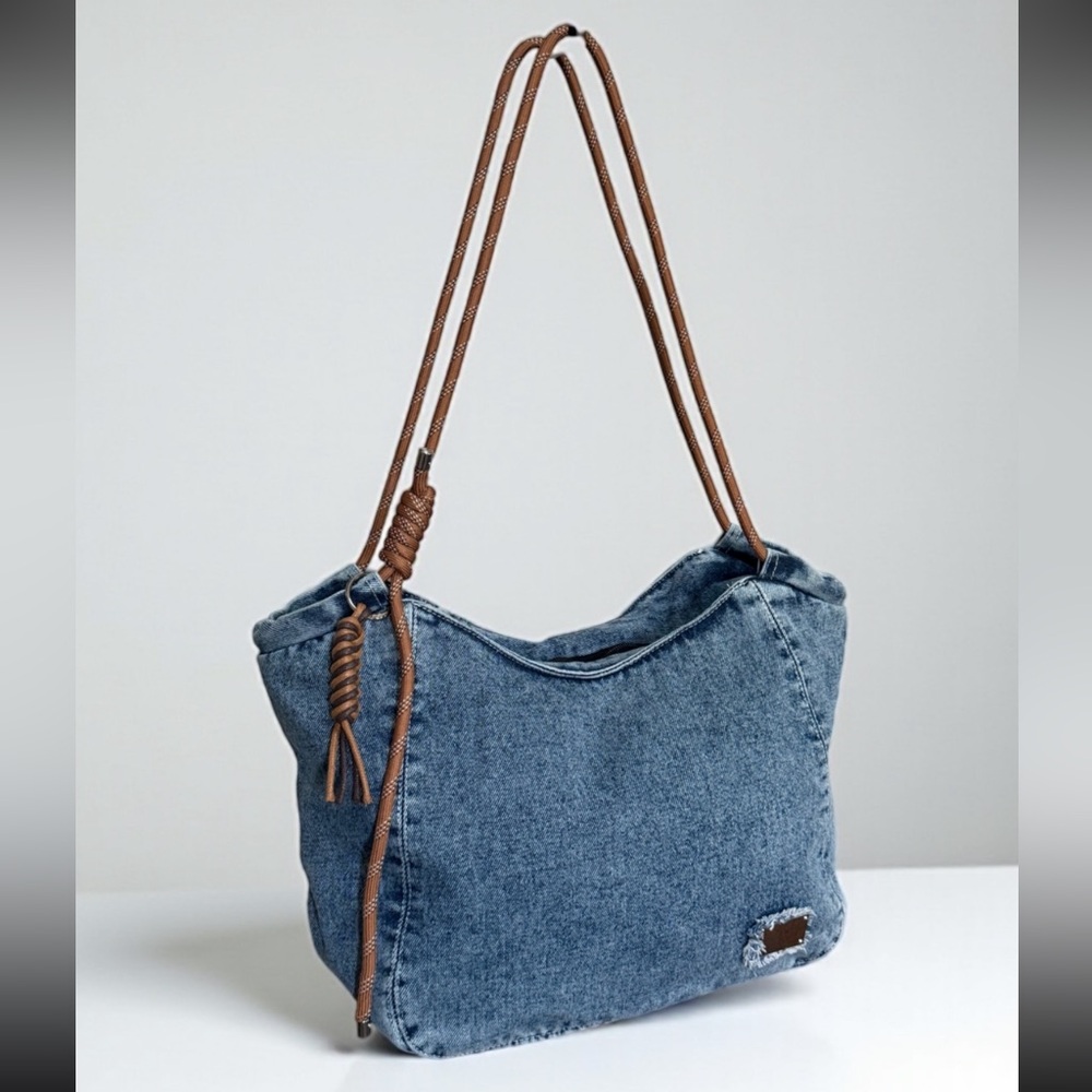 NWT Large Light Denim Tote Bag with Zip Top Closure! New! - Picture 3 of 10